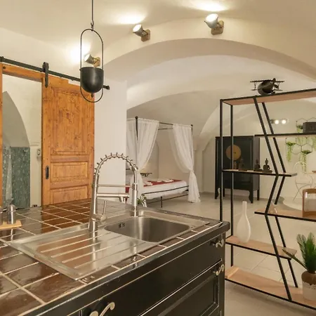 Romantic Centro Storico Apartment